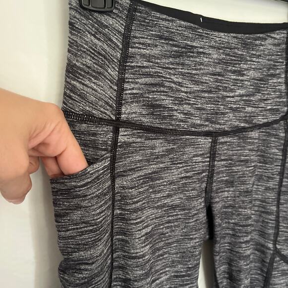 VICTORIA SPORT Knockout Capri Womens Leggings Size XS Heather Gray Seaming - Picture 3 of 8